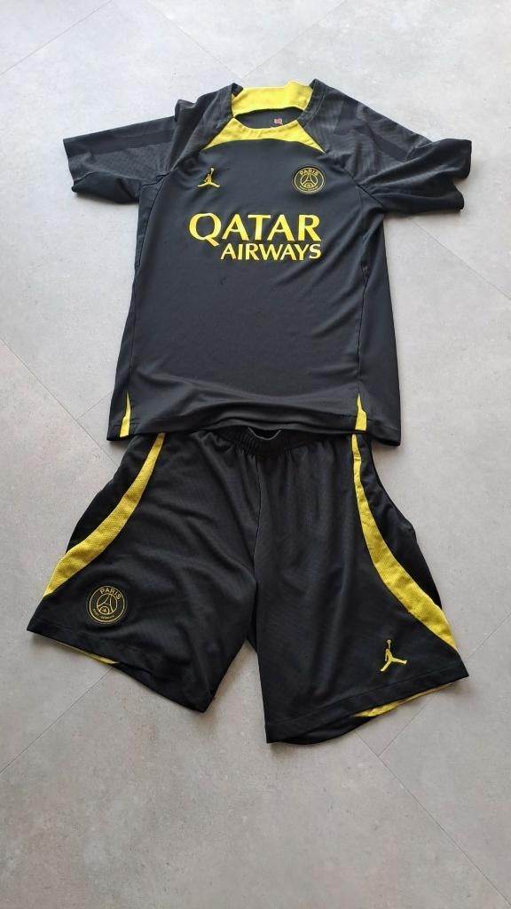 Voetbaluitrusting "Qatar" Maat 158-164, Ophalen