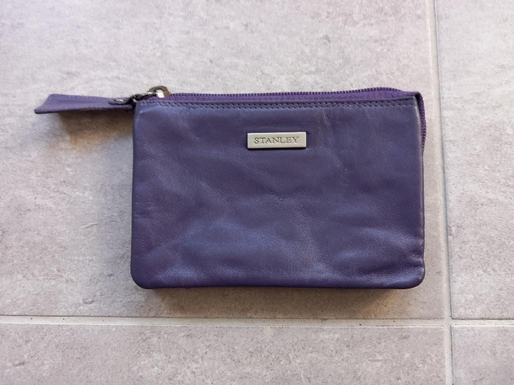 Paarse portemonnee van Stanley, Bijoux, Sacs & Beauté, Porte-monnaie & Portefeuilles, Enlèvement ou Envoi, Comme neuf, Violet