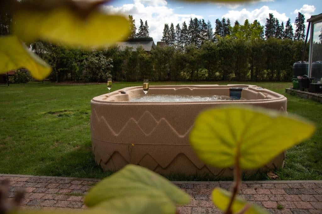 Jacuzzi te koop (2 stuks) – vanaf €700 per stuk, Tuin en Terras, Ophalen of Verzenden, Gebruikt, Vast