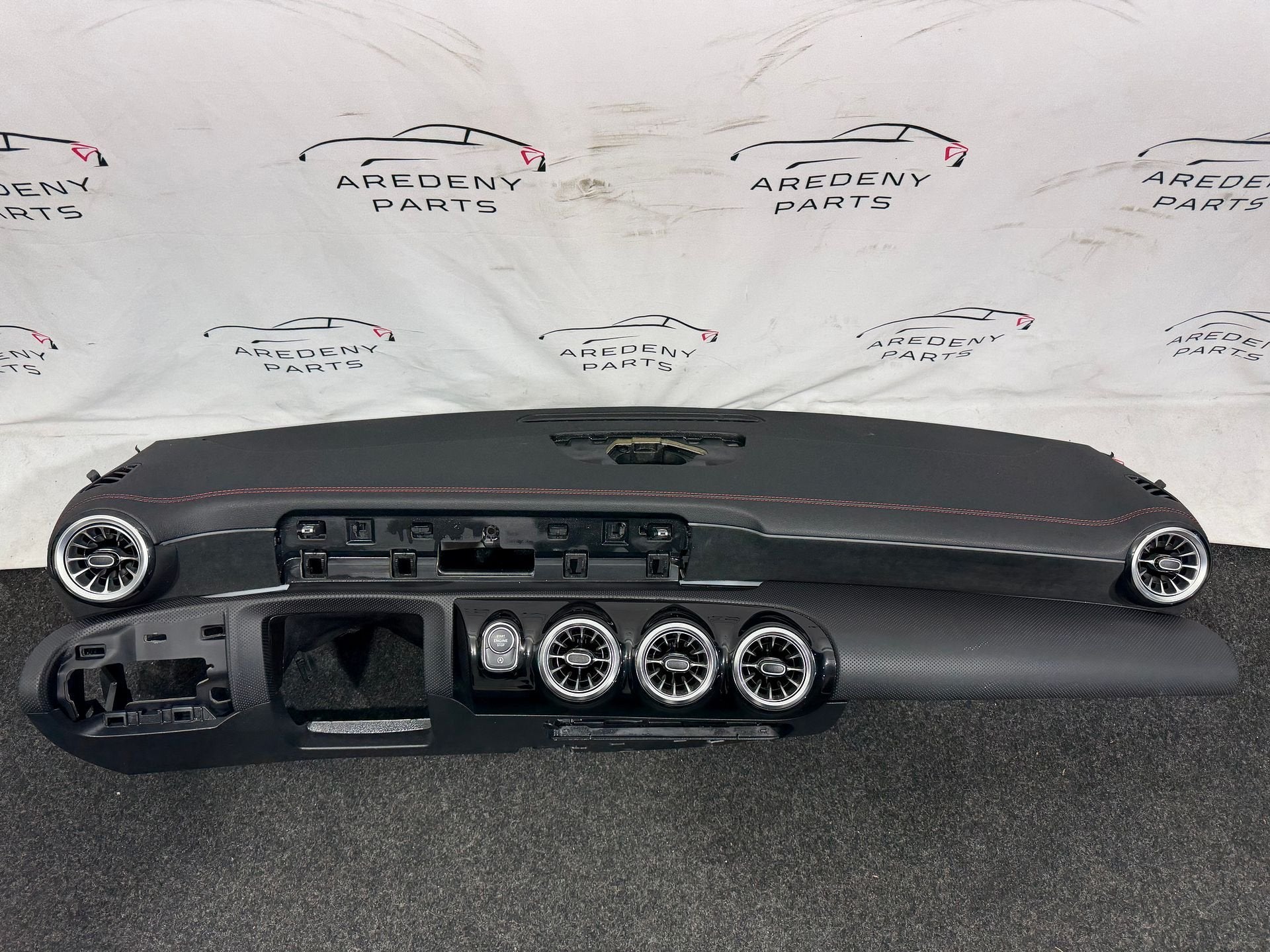 Mercedes CLA W118 AMG Dashboard Alcantara Rood A1776806302, Utilisé, -, -, Enlèvement ou Envoi