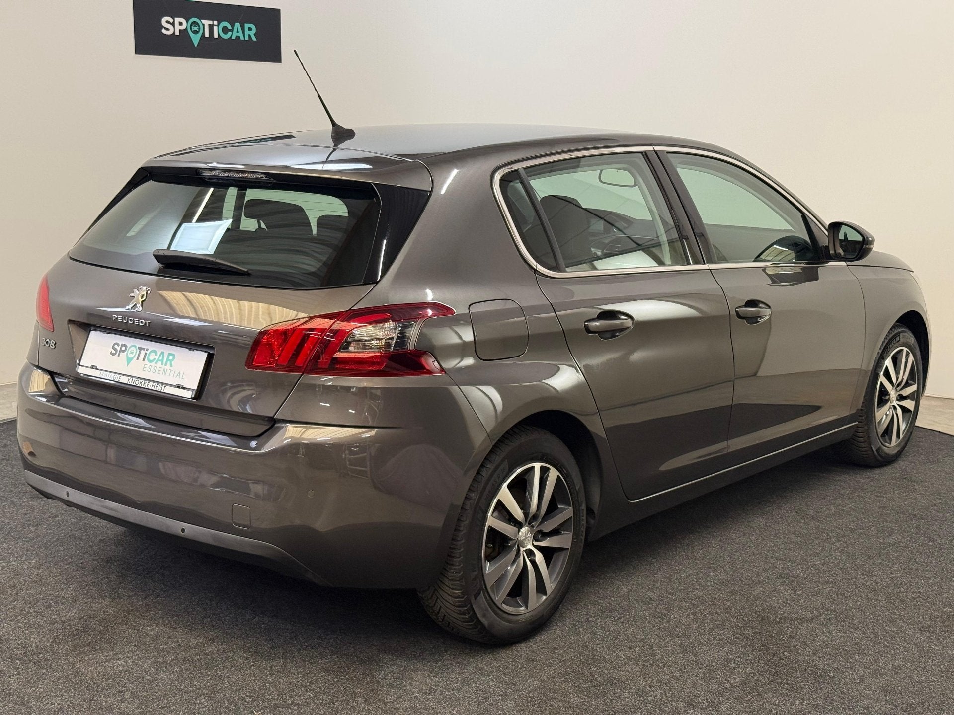 Peugeot 308 1.2 S&S Allure (bj 2018), Auto's, Peugeot, Stof, Parkeersensor, Grijs, 131 pk