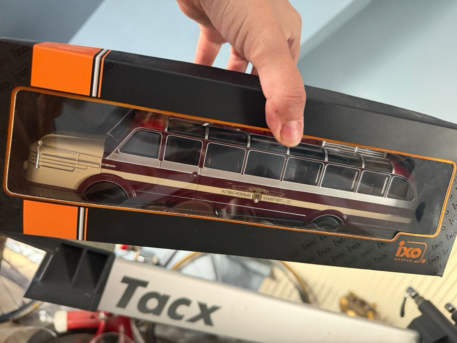 IXO Models vintage touringcar 1:43, Ophalen, Zo goed als nieuw