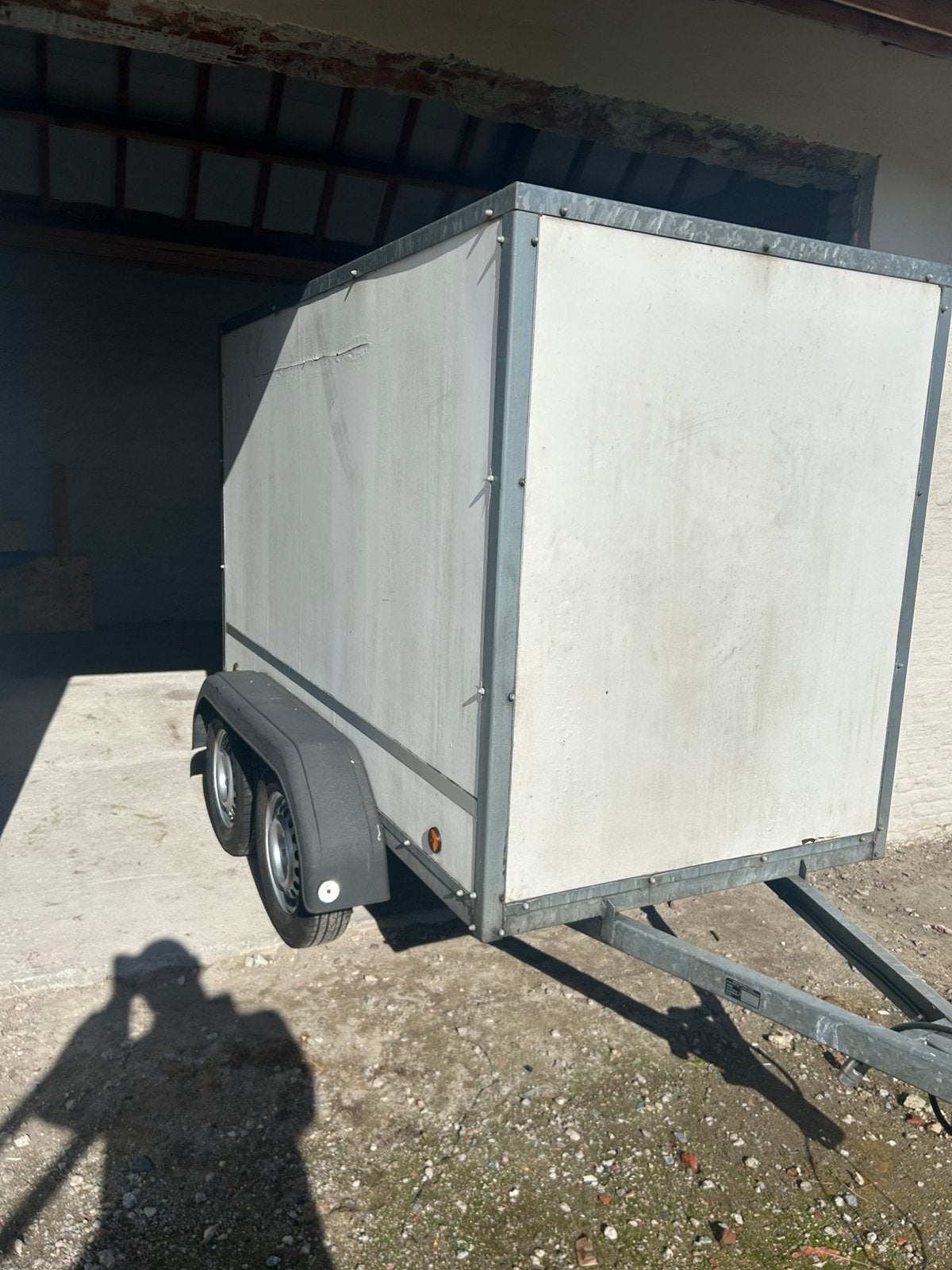 Gesloten aanhangwagen ongeremd, Enlèvement