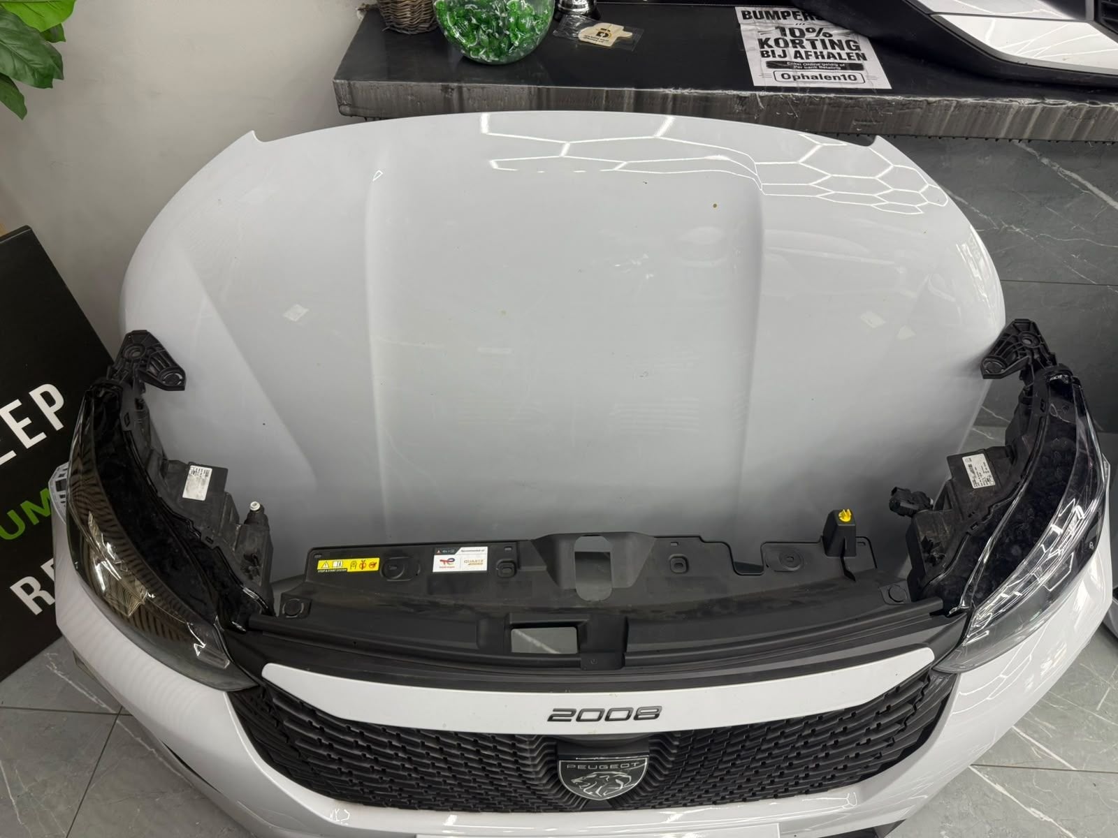 Capot Peugeot 2008 19-26 disponible en plusieurs couleurs, Taurusavenue 1
2132 LS  Hoofddorp, NL, Contact.group@renault.com, Stellantis N.V.