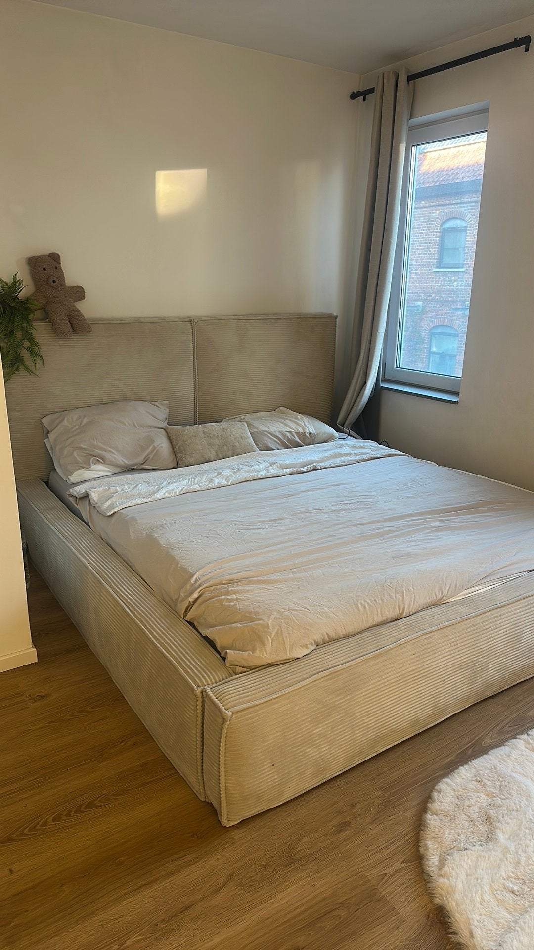 gestoffeerd bed DRINGEND WEG!!, Ophalen, Zo goed als nieuw, Tweepersoons