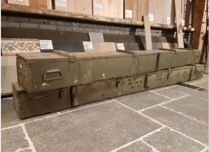 Boîtes à munitions de 300 cm de long- €45, - par pièce, Enlèvement, Bois