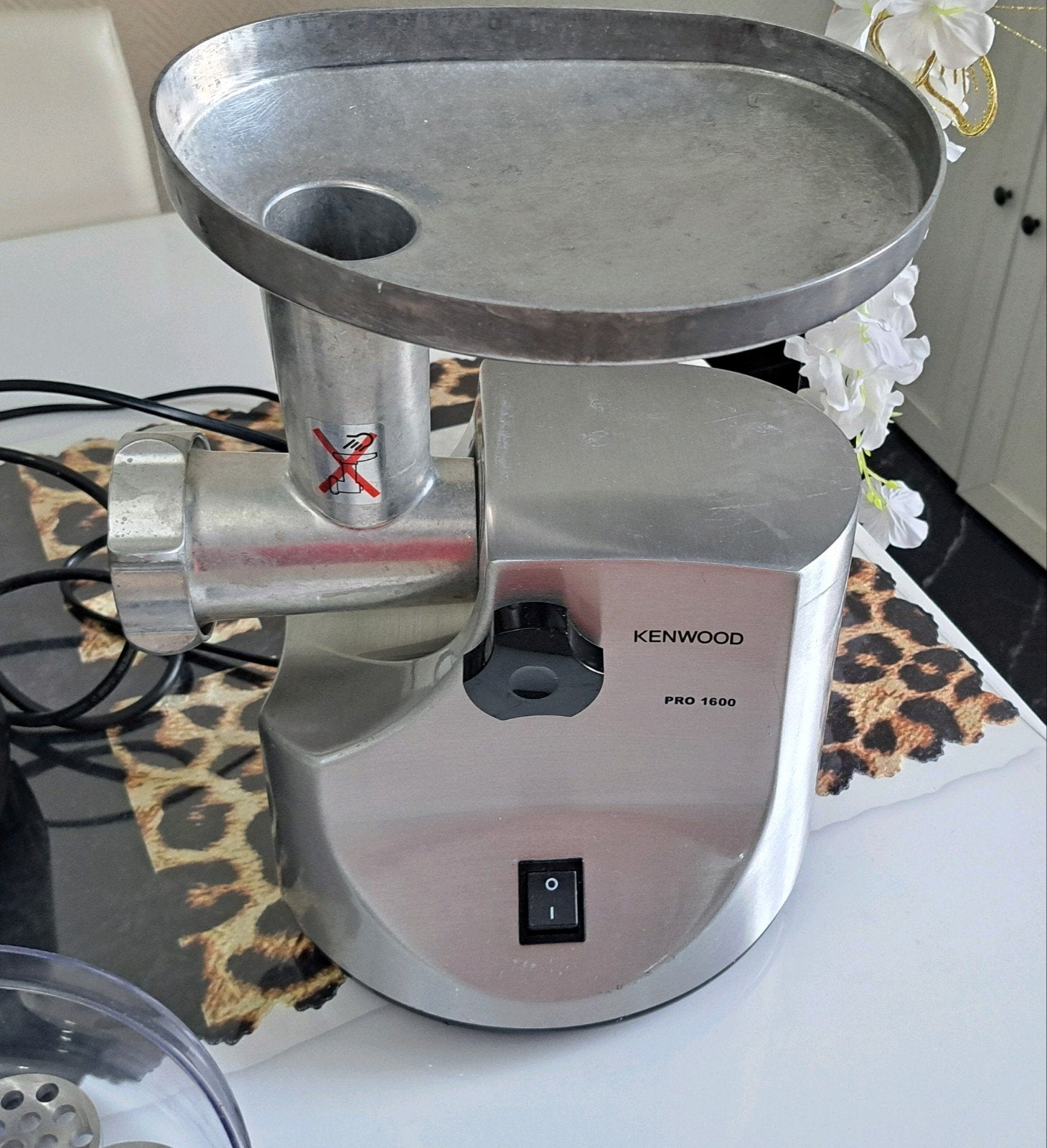 Kenwood pro 1600 vlees- en groentemolen als nieuw, Elektronische apparatuur, Ophalen of Verzenden, Zo goed als nieuw