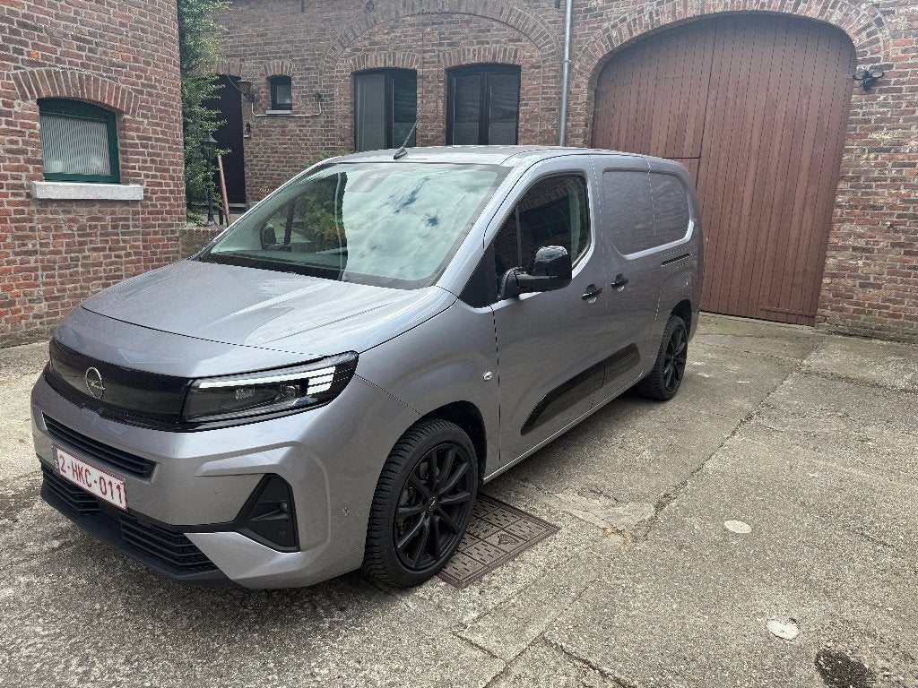 Opel Combo CARGO L2H1 HEAVY 1.5 DIESEL 130 AT8, Auto's, Opel, Diesel, 5 deurs, Zilver of Grijs, Te koop