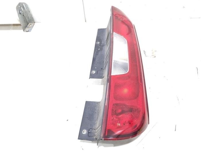Feu arrière droit d'un Fiat Doblo, Autos : Pièces & Accessoires, -, 3 mois de garantie, Utilisé, Fiat