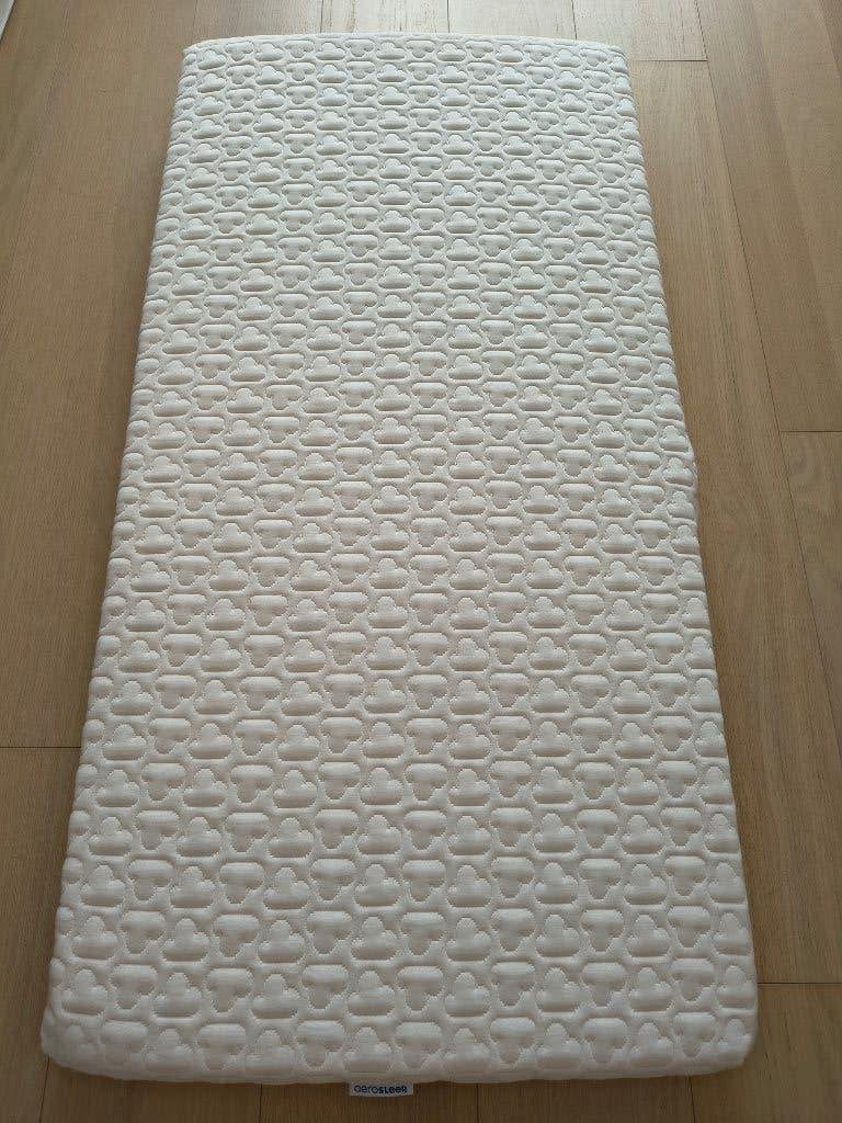 Aerosleepmatras Essential + Matrasbeschermer, Kinderen en Baby's, Babywiegjes en Ledikanten, Ophalen, Gebruikt, Ledikant