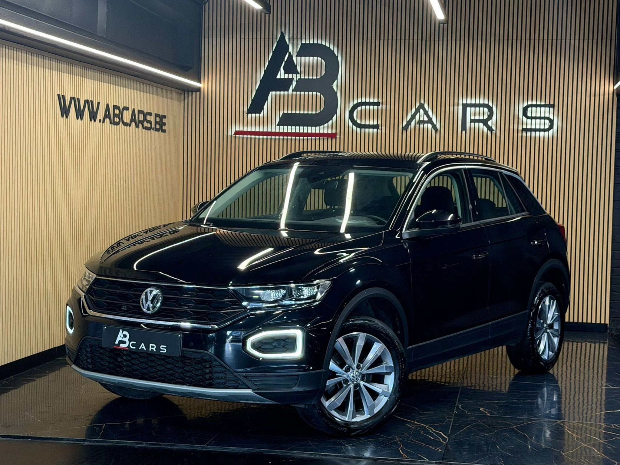 Volkswagen T-Roc 1.5 TSI ACT * SPO R T * GAR 12 MOIS * 1ER P, Auto's, Volkswagen, Stof, 4 cilinders, Zwart, Bedrijf