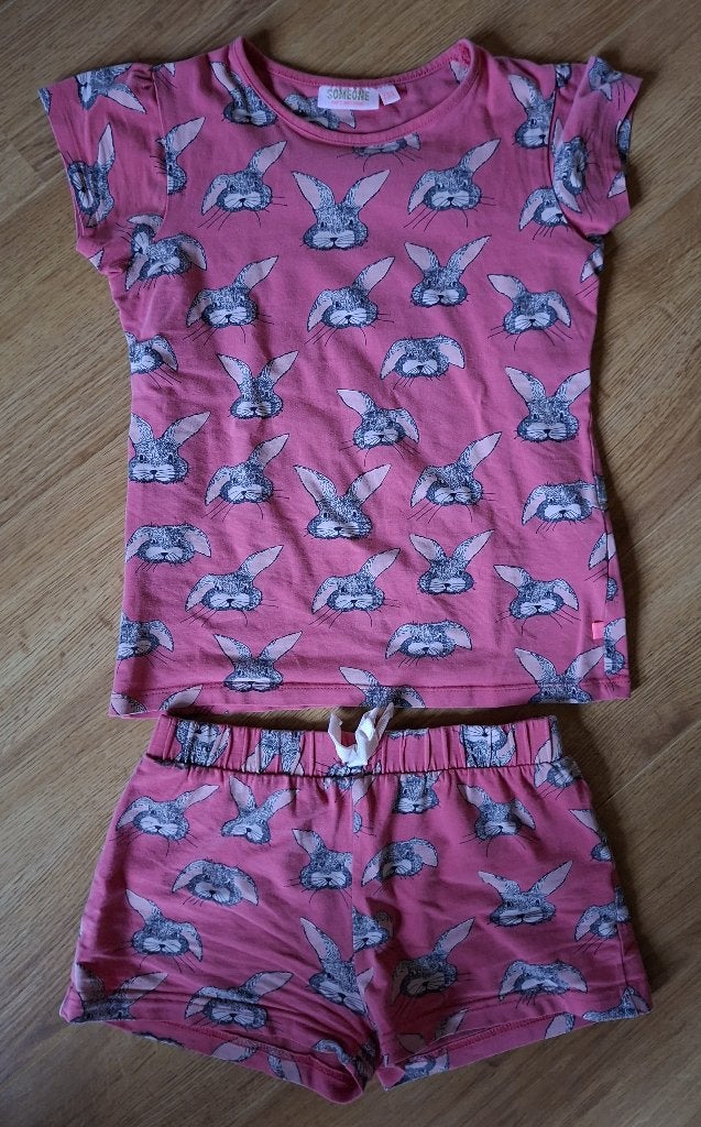 Someone donkerroze pyjama konijn 134, Nacht- of Onderkleding, Gebruikt, Meisje, Ophalen of Verzenden