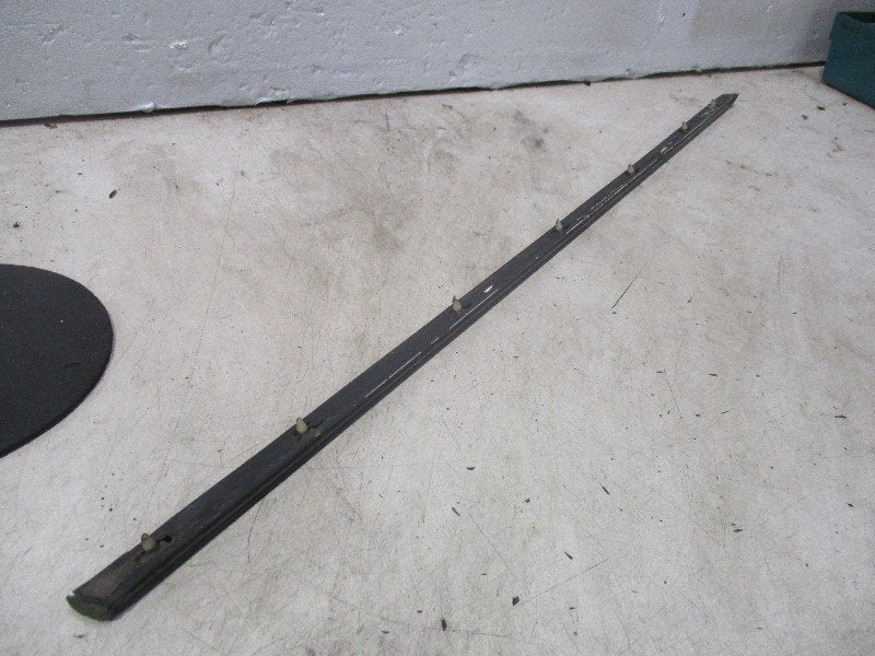 SIERLIJST portier links voor Mercedes-Benz / 8 (W115), Gebruikt, Mercedes-Benz, Dialog.mb@mercedes-benz.com, Mercedes-Benz AG