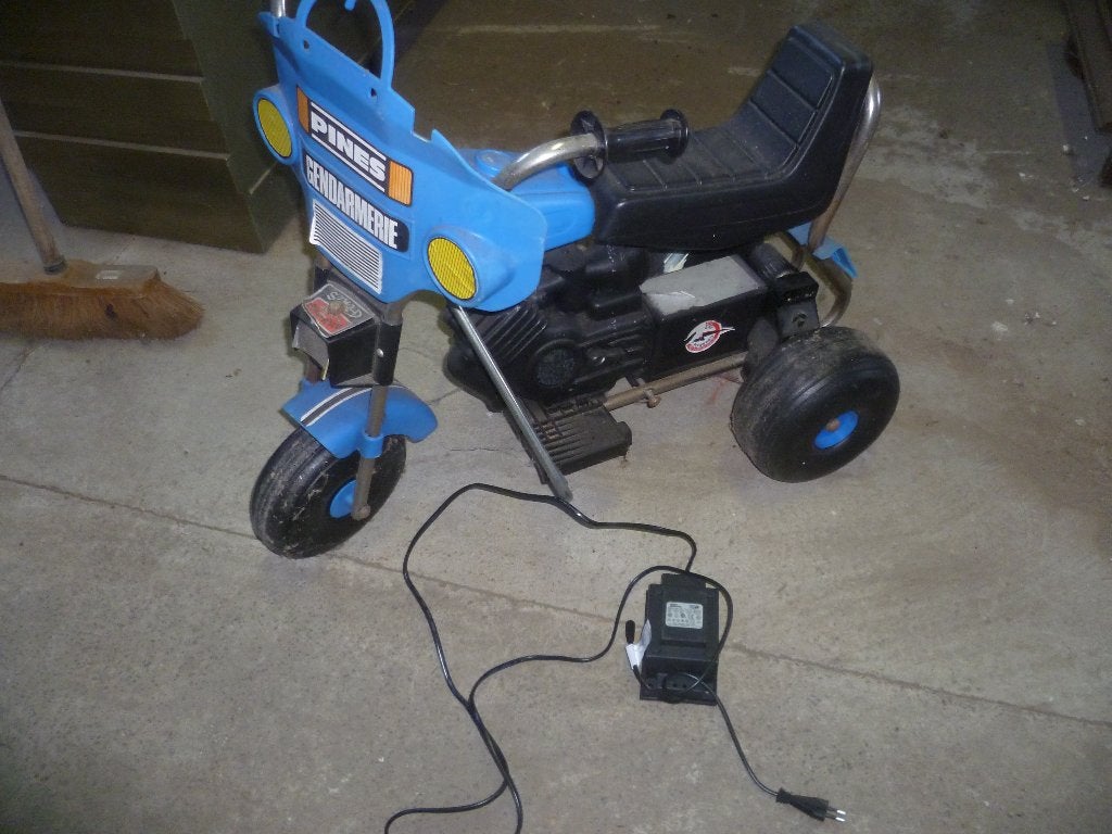 KINDER MOTO  OP BATTERIJ  MET OPLADER, Ophalen