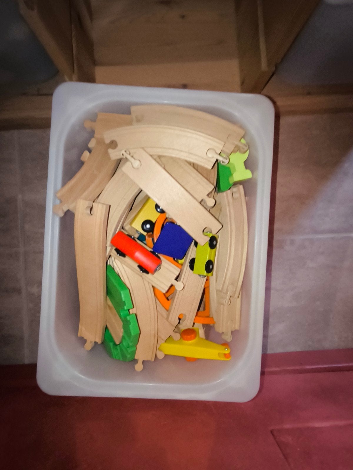 Houten treinsporen van ikea, Ophalen