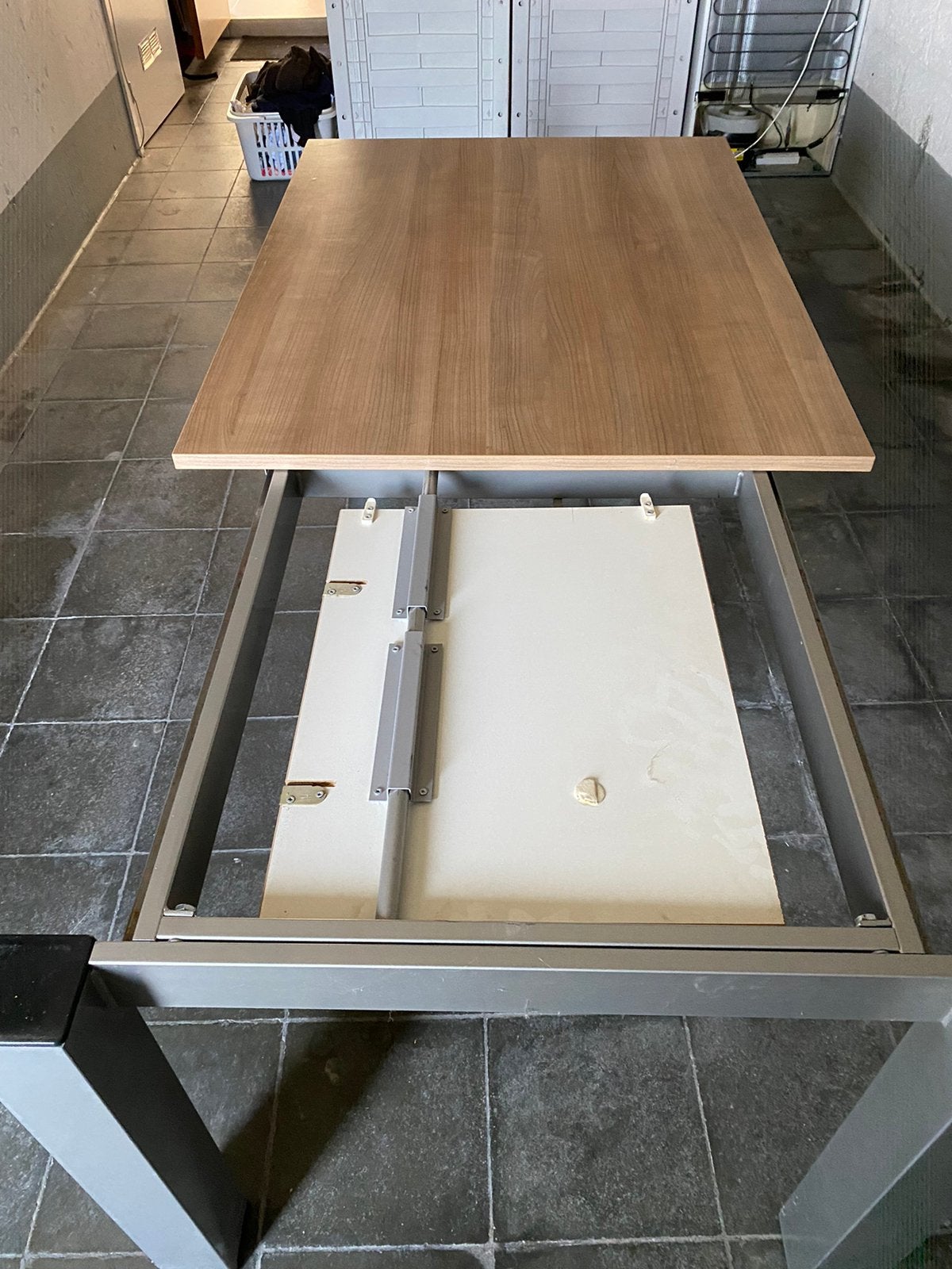 Keukentafel uitklabaar, Ophalen