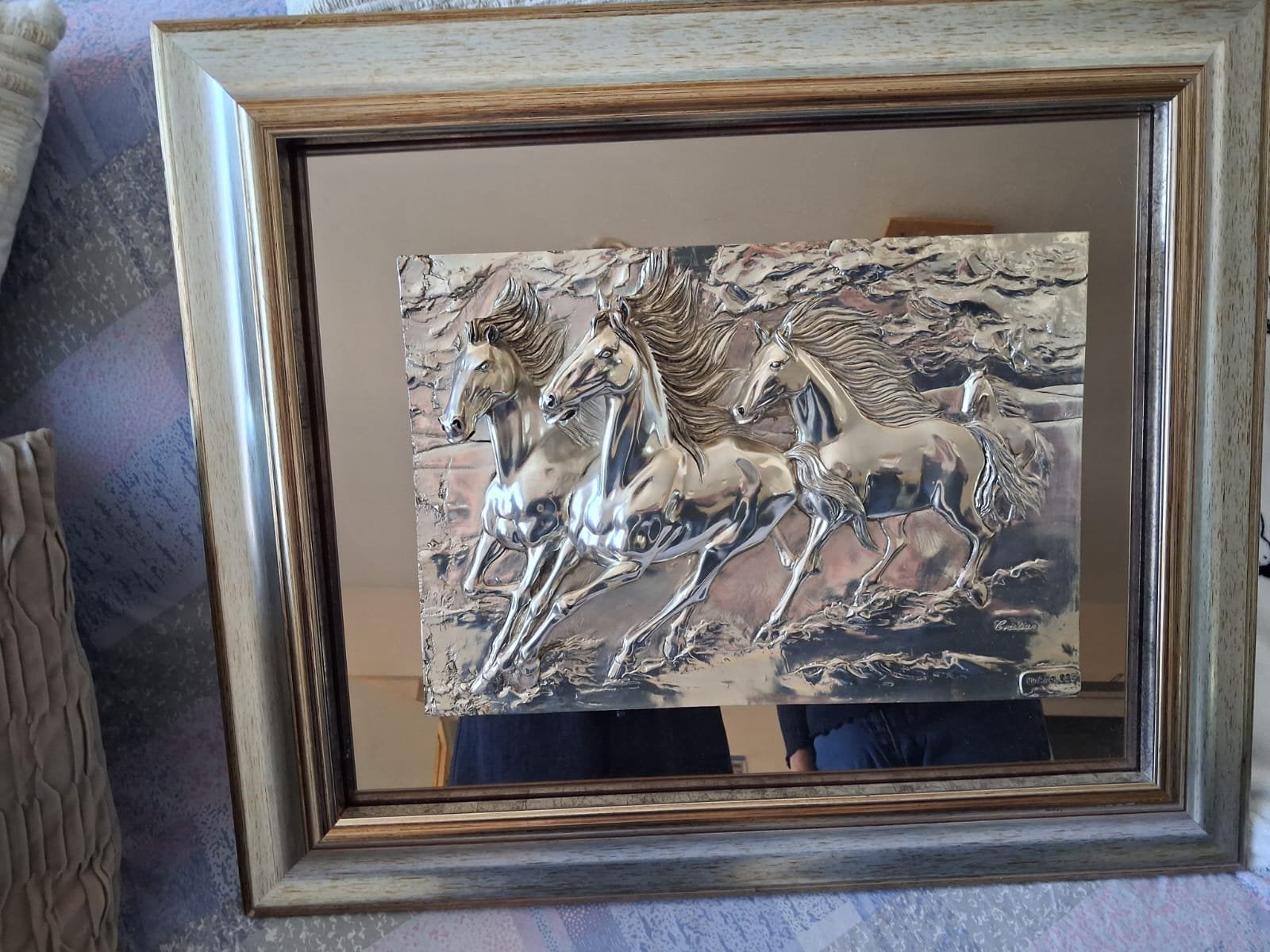 Tableaux en bas-relief métallisé représentant des chevaux, Enlèvement ou Envoi