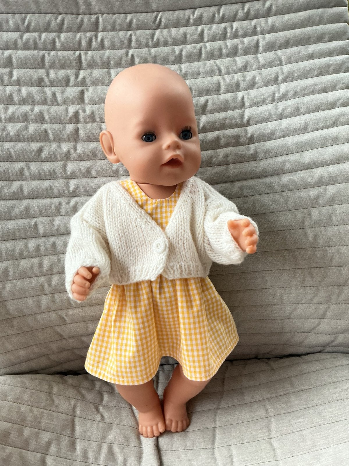 201. Babyborn: Nieuw geel geruit zoleromet gilletje, Kinderen en Baby's, Ophalen of Verzenden, Nieuw, Babypop