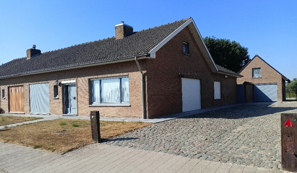 Zuidgerichte gezinswoning  4 of 5 slaapkamers en grote tuin, Immo, 164 kWh/m²/jaar, 500 tot 1000 m², 11 kamers, Alveringem