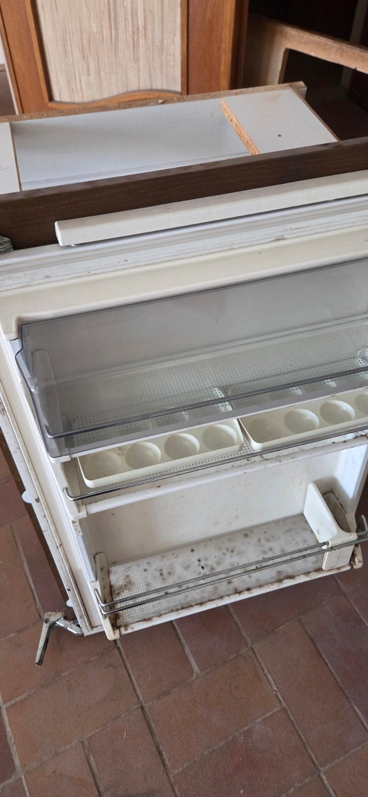 Gratis werkende koelkast, Ophalen