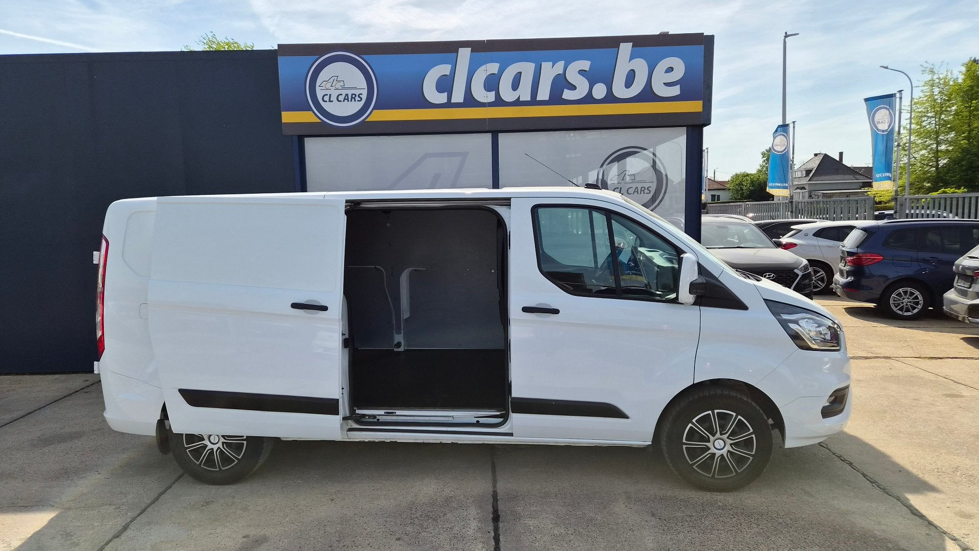 Ford Transit Custom 2.0D/Euro6/L2/Navi/Cam/Cc/Bt/Trekhaak/19, Auto's, Bestelwagens en Lichte vracht, Stof, Euro 6, https://public.car-pass.be/vhr/08c53691-e0a4-4f88-847f-6c2080de5e18