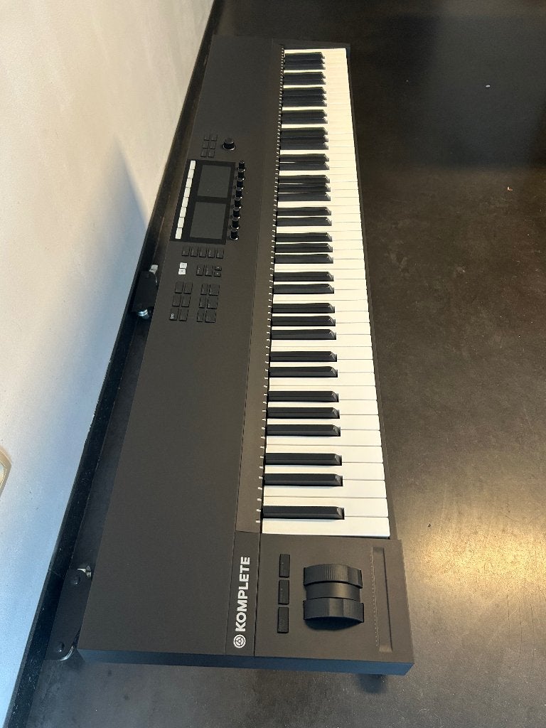 NI Komplete Kontrol S88 MK2 (+ K&M stand met wielen), 88 toetsen, Zo goed als nieuw, Aanslaggevoelig, Ophalen