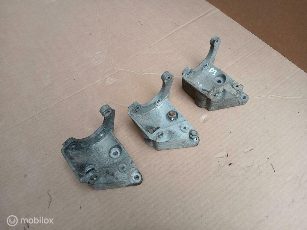 2.7 V6 Stuurpomp Land Rover Discovery 3 Beugel 4R8Q-3K738-CC, Autos : Pièces & Accessoires, Commande, Land Rover, Utilisé, Enlèvement ou Envoi