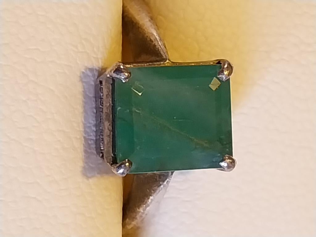 BAGUE EN ARGENT 925 AVEC UNE EMERAUDE DE 0,9CM, Enlèvement ou Envoi, Comme neuf, Vert, Argent