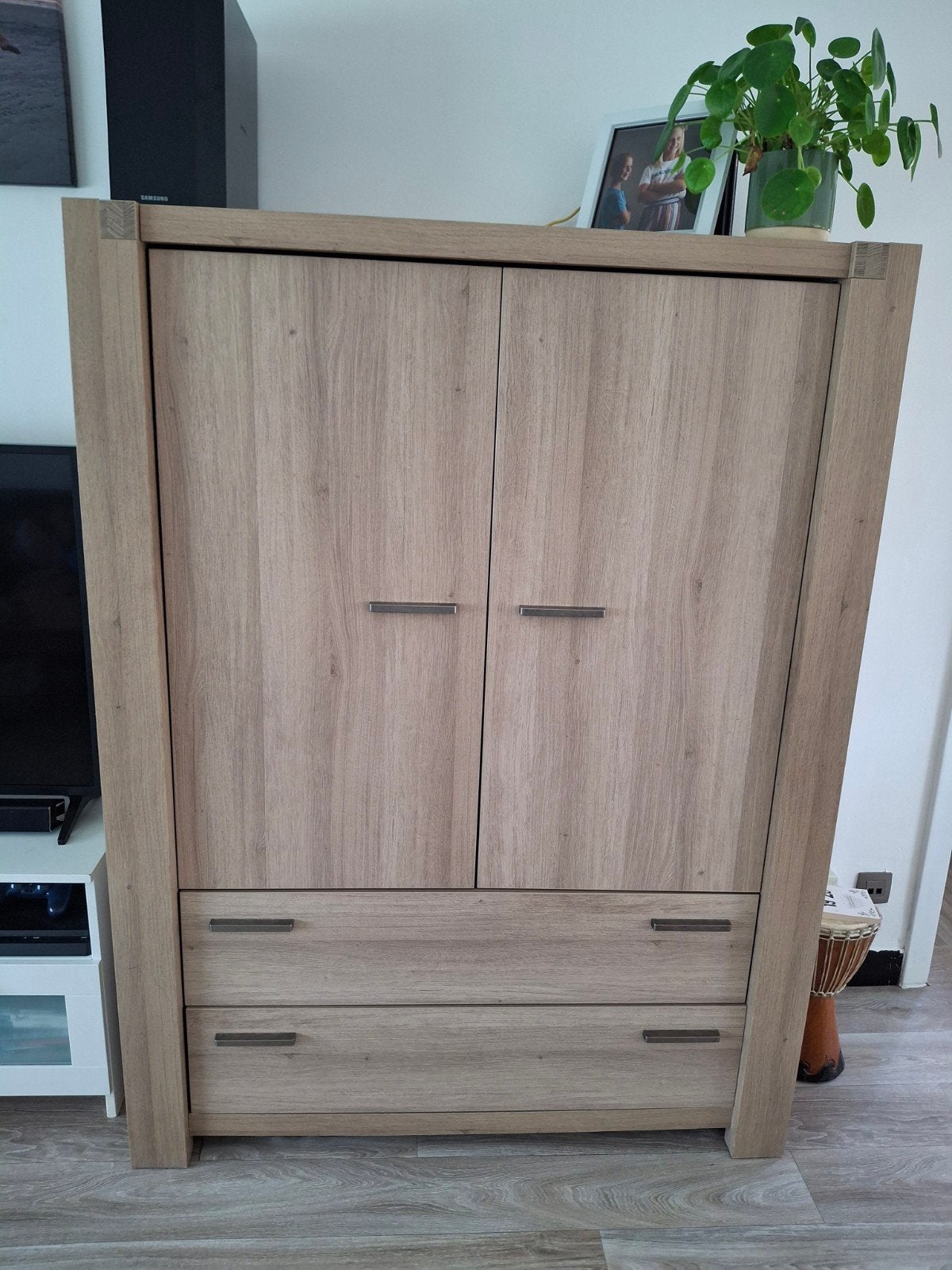 Kasten living, Ophalen