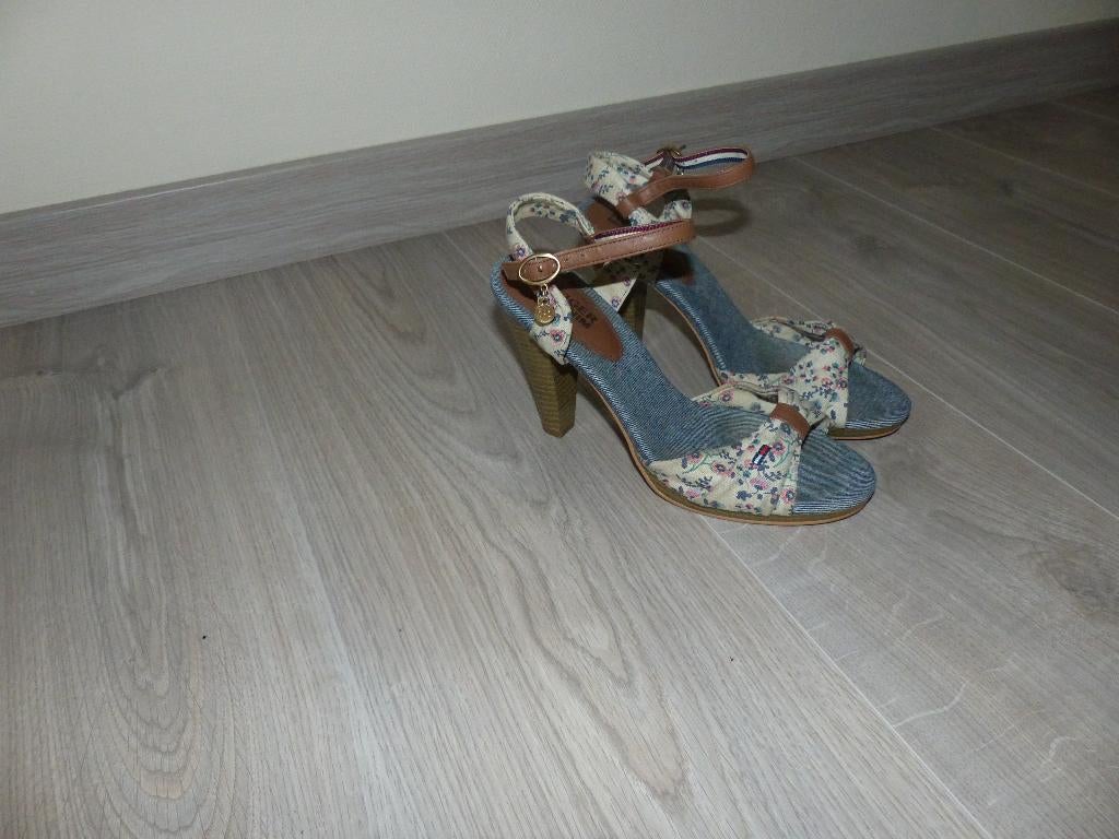 Zomerse pumps Tommy Hilfiger - maat 37, Overige kleuren, Ophalen of Verzenden, Zo goed als nieuw, Pumps