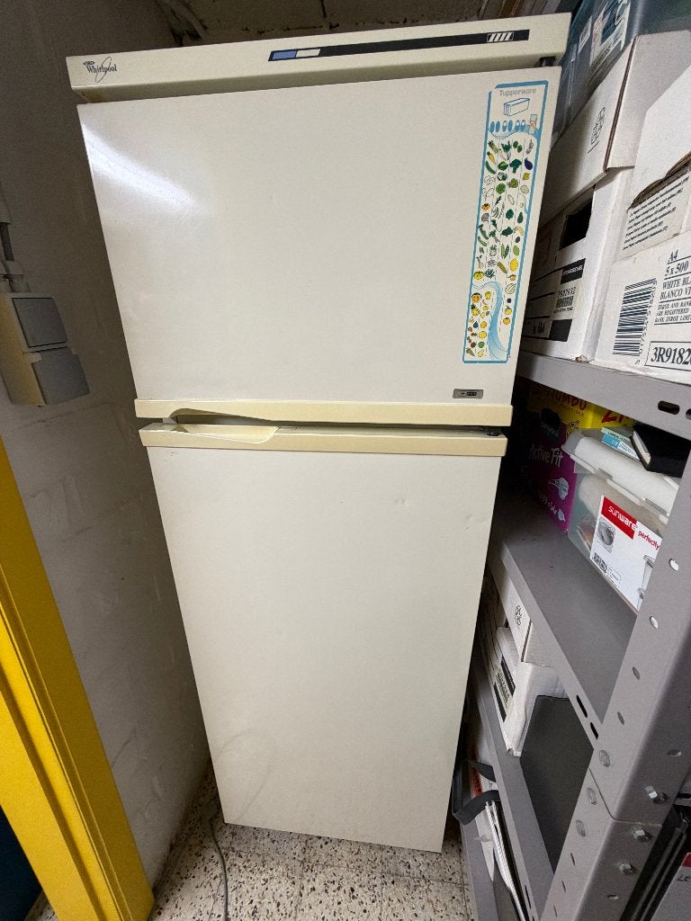 Gratis: frigo en diepvries combi, Elektronische apparatuur, Ophalen, Gebruikt, 200 liter of meer, Met aparte vriezer