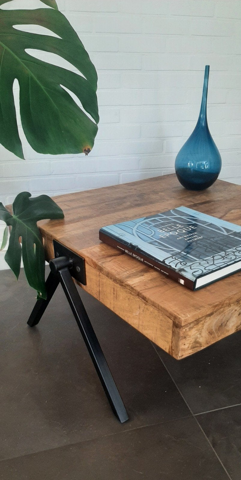 Industriële salontafel in mangohout, Huis en Inrichting, Ophalen