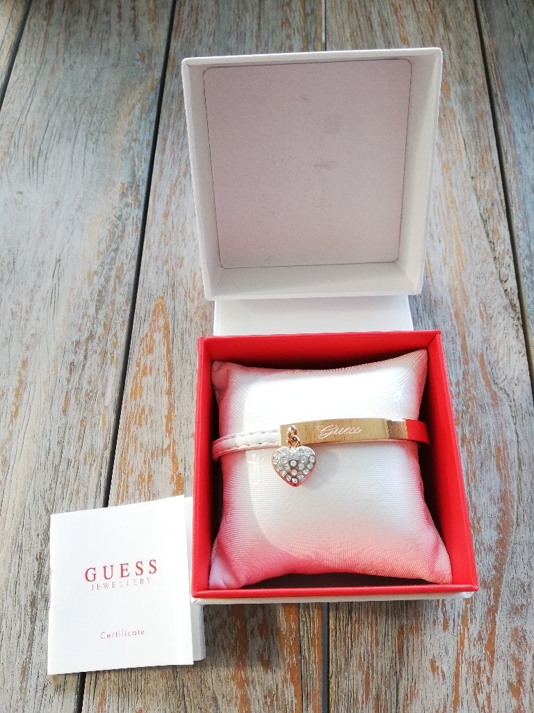 Juwelen Guess, Staal, Nieuw, Ophalen of Verzenden, Met bedels of kralen