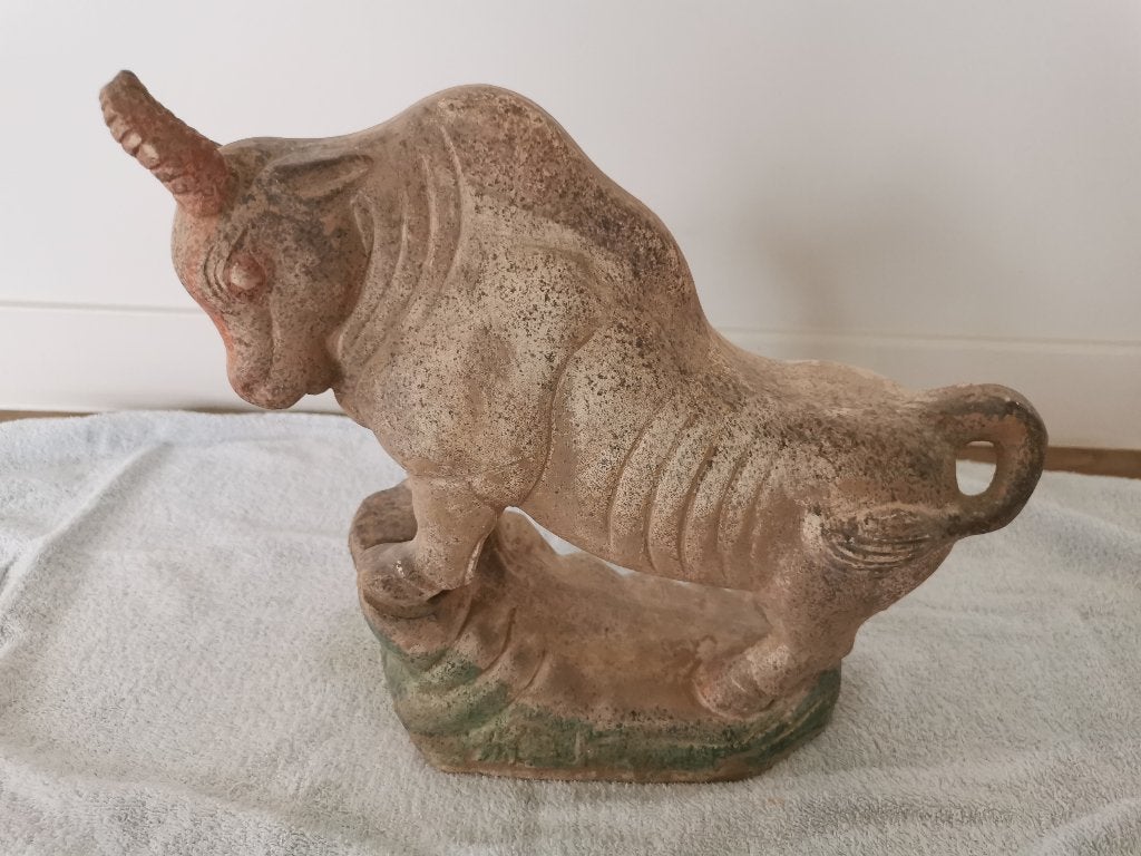 Terracotta sculptuur stier/os, Ophalen