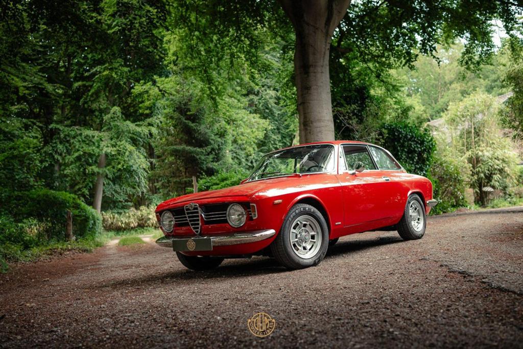 Alfa Romeo Giulia 1600 Sprint GTV Veloce, Auto's, Alfa Romeo, Giulia, Benzine, Coupé, Handgeschakeld, Rood, Zwart