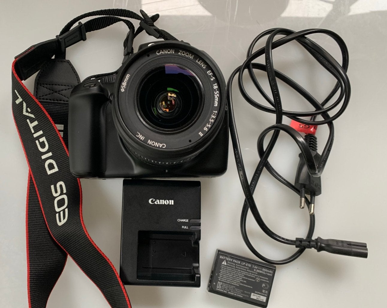 Canon Eos 1100D + 18-55 efs II, Enlèvement ou Envoi, 12 mégapixels, Canon, Moins de 4 fois