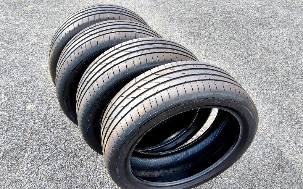 4 nouveaux (40 km) pneus été Hankook 235/45R20, Neuf, Pneus été, Pneu(s), Enlèvement