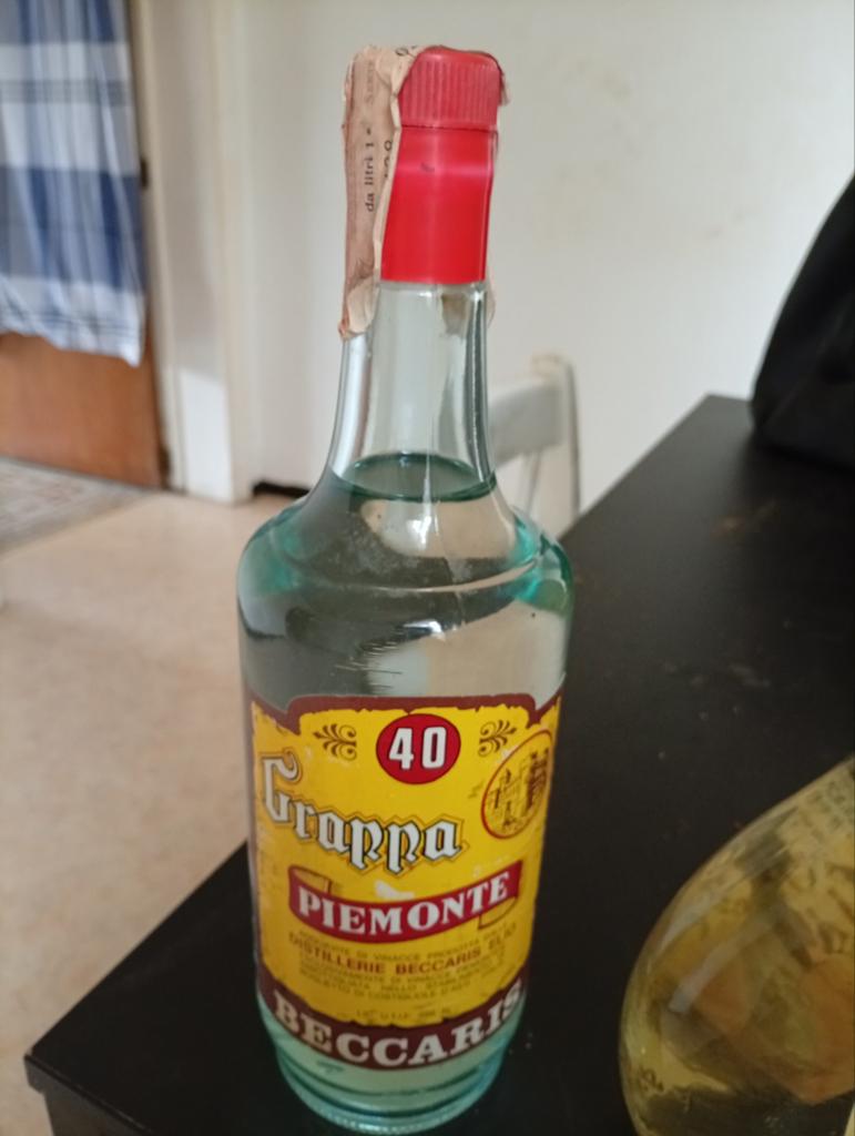 2 vielle bouteille  de grappe pour des collectionneurs de gr, Ophalen of Verzenden