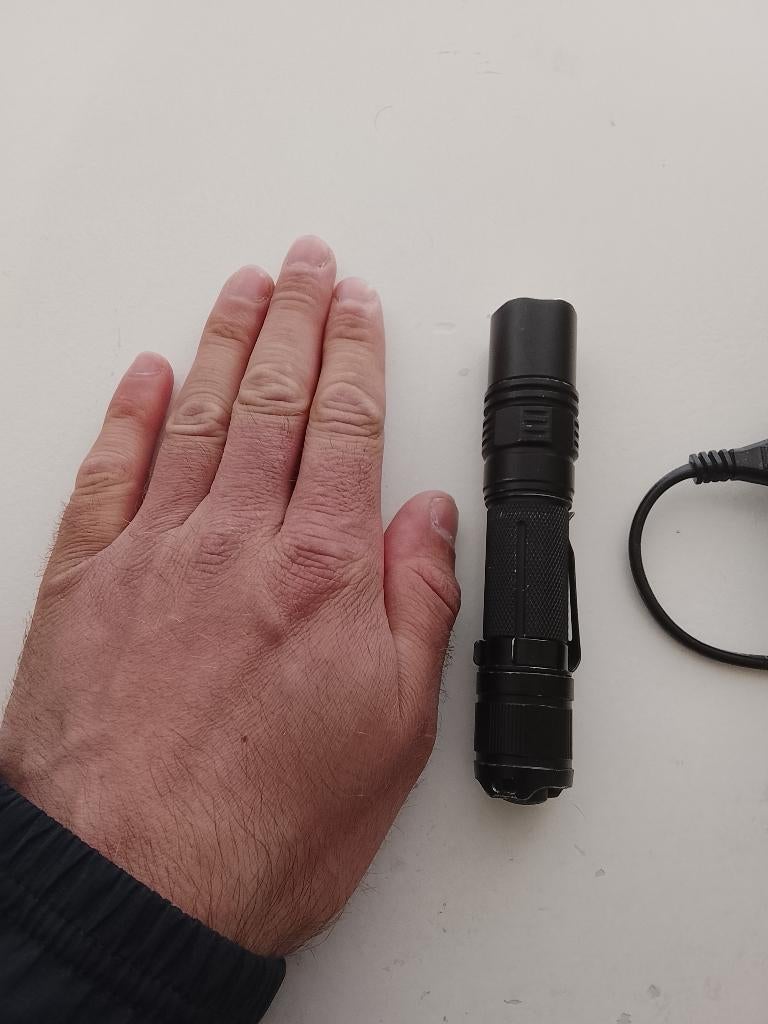 Zaklamp Fenix, Caravans en Kamperen, Zaklampen, Ophalen, Gebruikt, Batterij