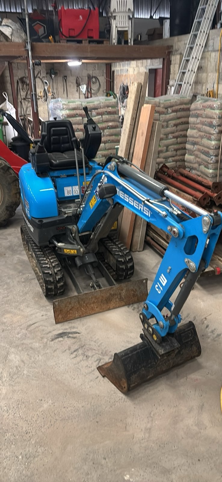 Mini pelle messersi, Enlèvement, Excavatrice