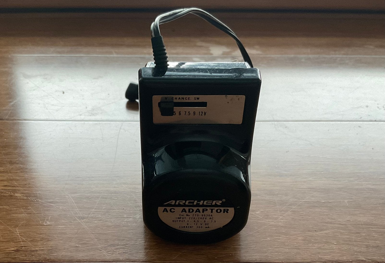 Adaptateur secteur universel ARCHER, Audio, Tv en Foto, Opladers, Ophalen of Verzenden