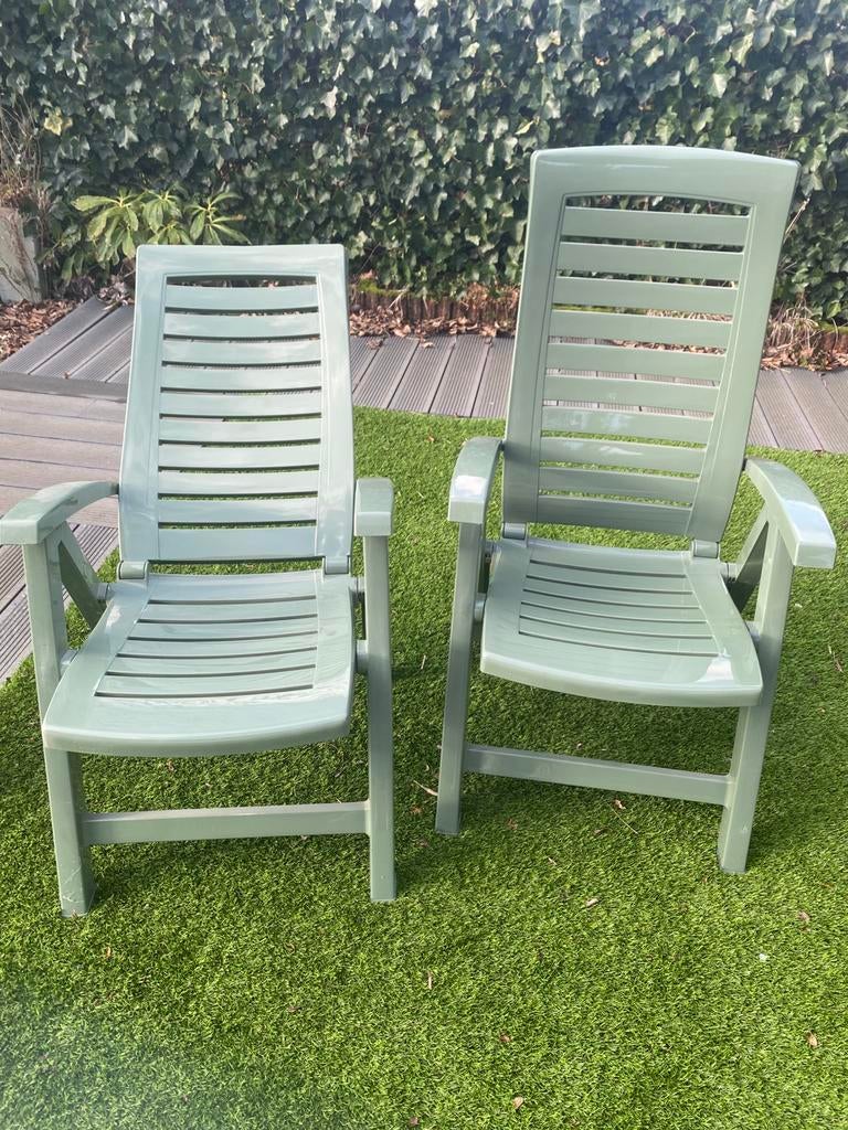 2 plastic tuinstoelen, Ophalen, Zo goed als nieuw, Plastic