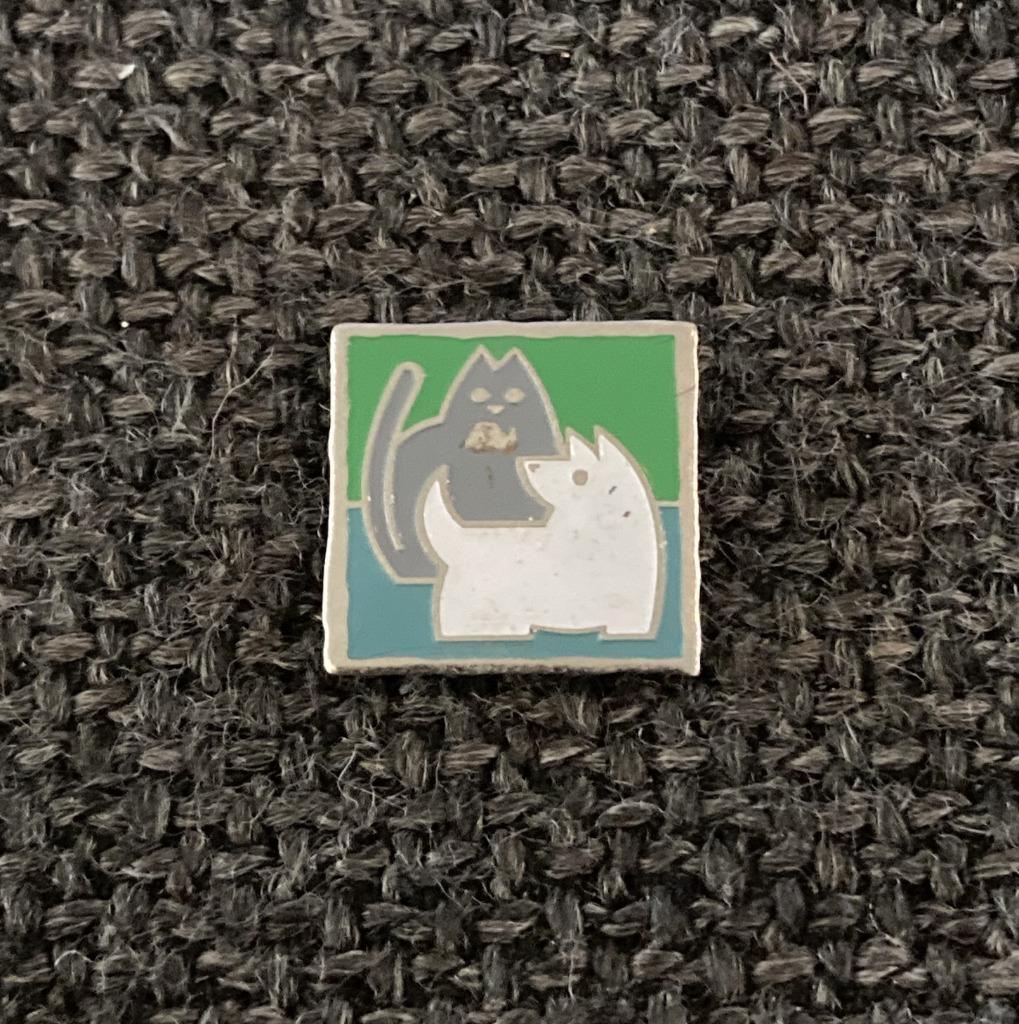 PIN - KAT EN HOND - CHAT ET CHIEN, Envoi, Utilisé, Animal et Nature, Insigne ou Pin's