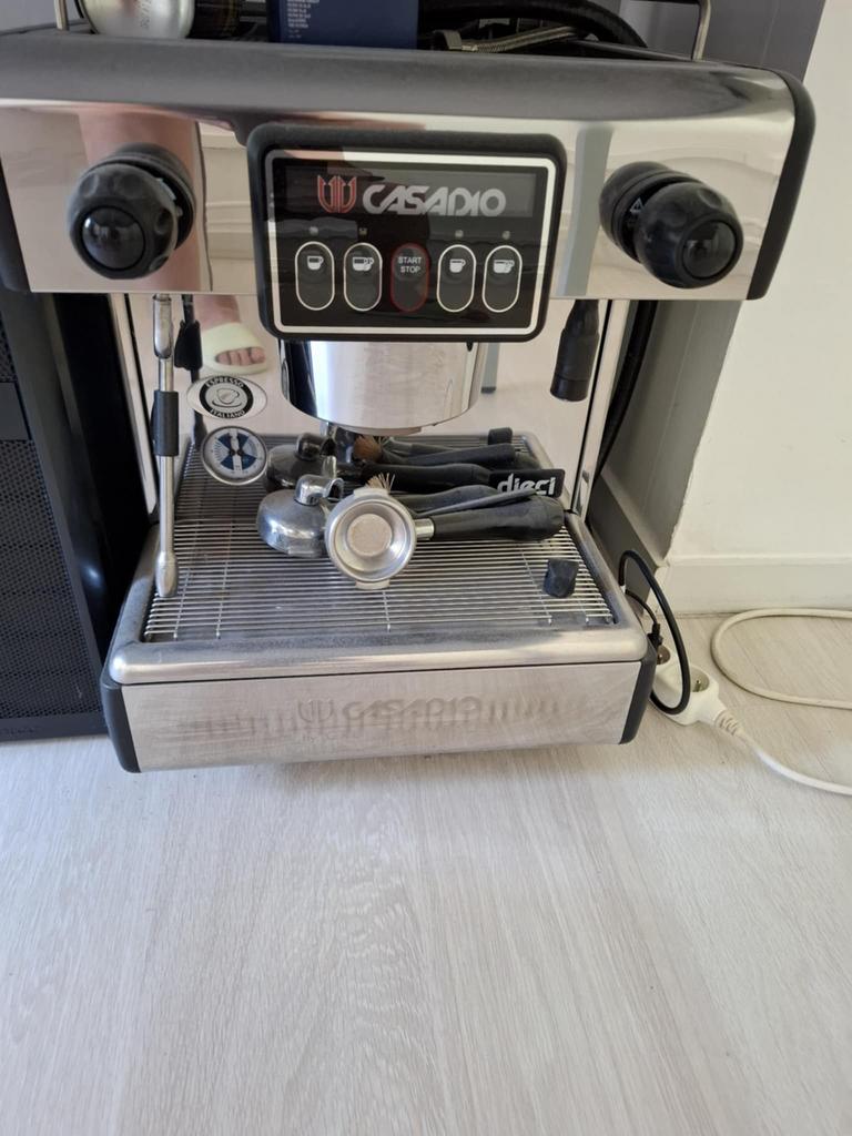 Koffiemachine Casadio met koffiemolen, Zakelijke goederen, Horeca | Keukenapparatuur, Koffie en Espresso, Gebruikt, Ophalen