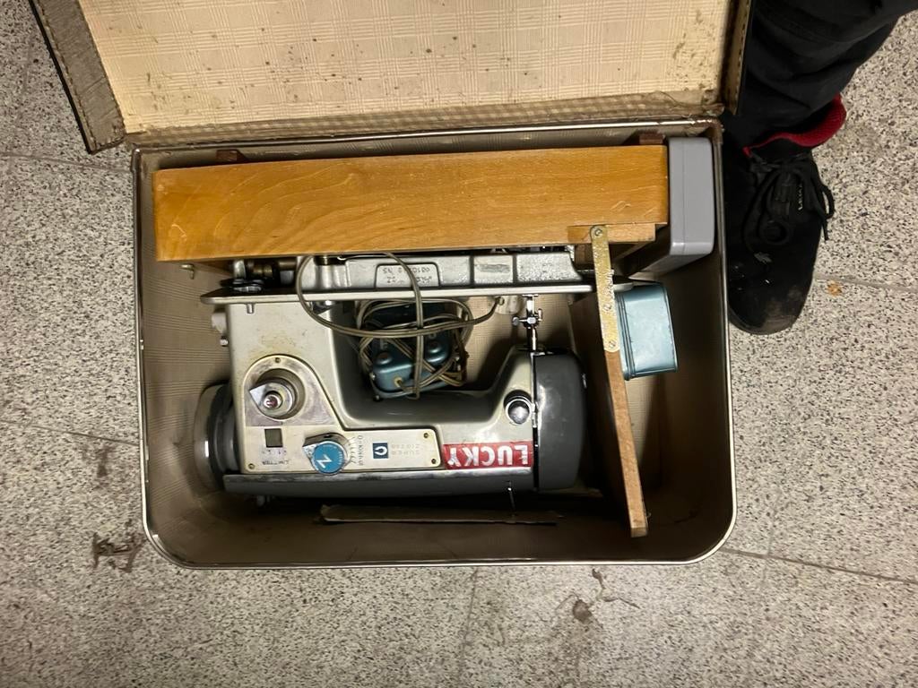 Oude naaimachine, Ophalen, Zo goed als nieuw