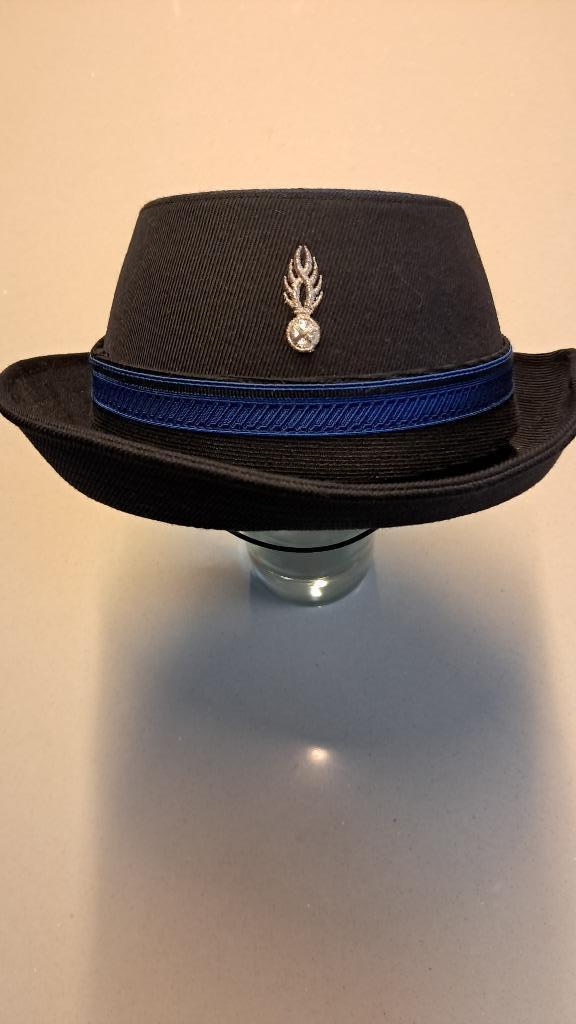 FRANCE - COIFFURE FEMININE GENDARMERIE, Enlèvement ou Envoi, Gendarmerie, Photo ou Poster