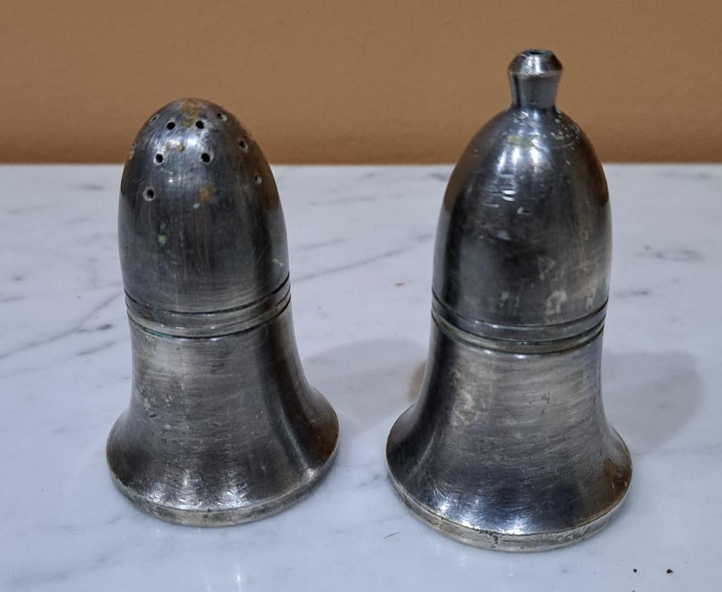 Poivrier et salière ancienne, Enlèvement