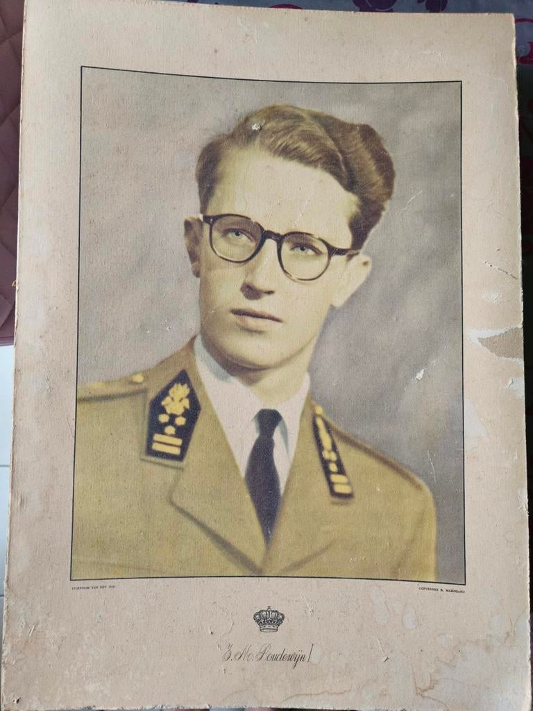 Koning Boudewijn, statiefoto, gebruikt in openbaar gebouw., Verzamelen, Gebruikt, Foto, Ophalen of Verzenden, 1940 tot 1960