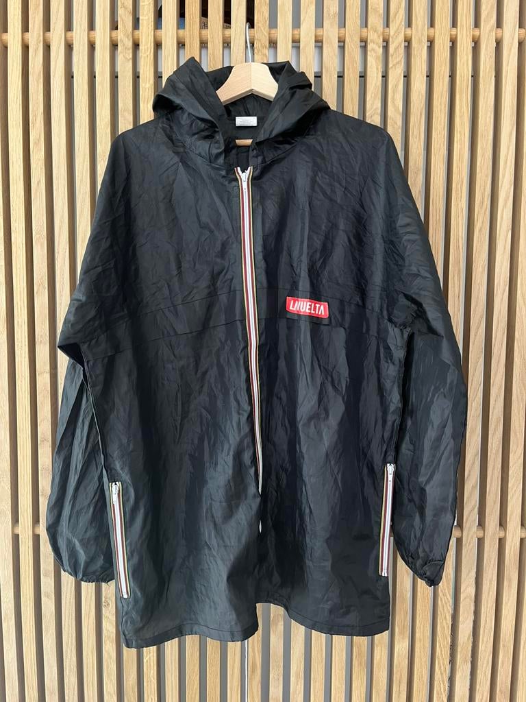 Zwart regenjasje van de Vuelta XL, Caravanes & Camping, Vêtements de pluie, Enlèvement ou Envoi, Comme neuf, Imperméable, Heren
