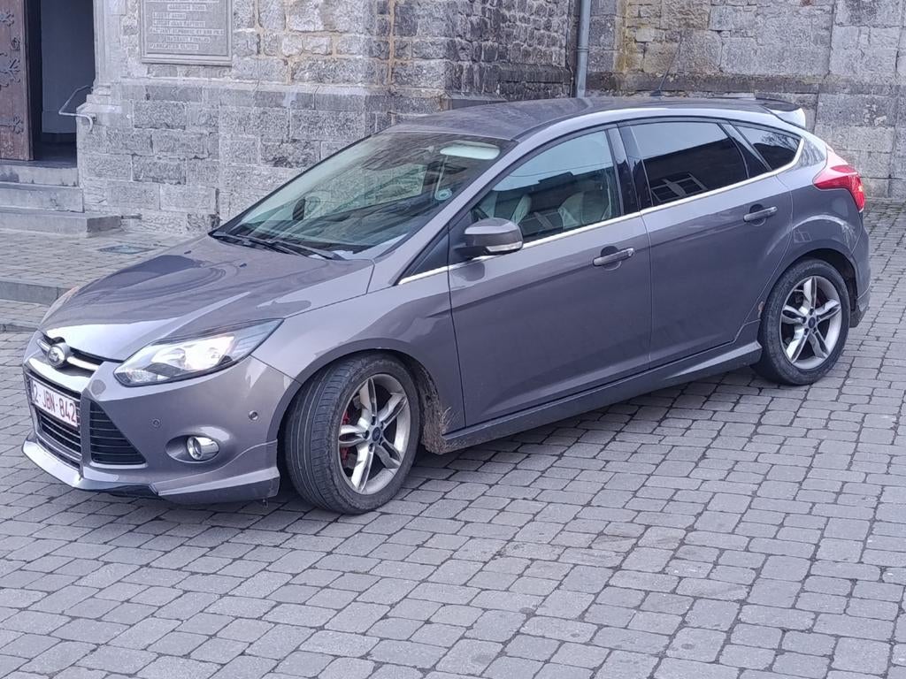Magnifique Ford focus titanium 2.0l, Autos, Euro 5, Entretenue par le concessionnaire, Noir, Automatique